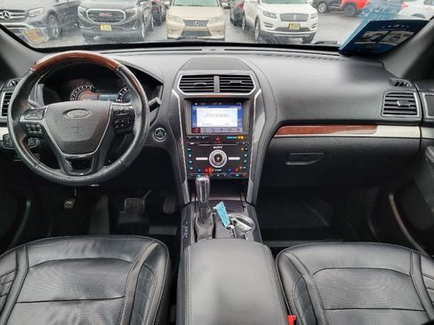 Used 2018 Ford Explorer Platinum image 4