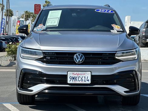 Certified 2024 Volkswagen Tiguan SE R-Line image 9