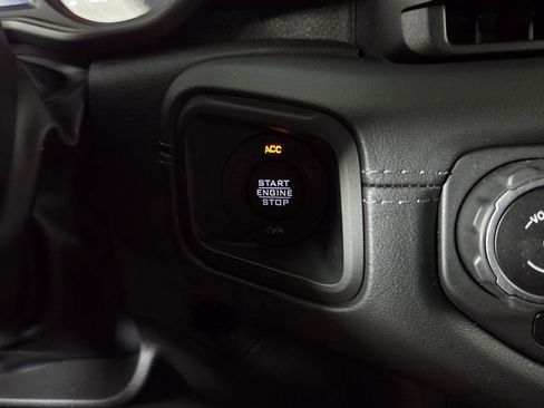 Used 2024 Jeep Gladiator Mojave w/ Technology Group image 20