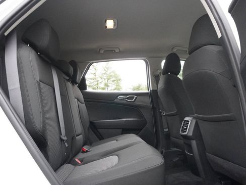 Used 2023 Kia Sportage LX image 34