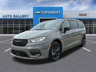 Used 2025 Chrysler Pacifica Limited