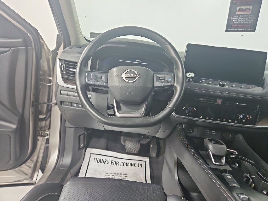 Certified 2025 Nissan Rogue Platinum FWD image 15