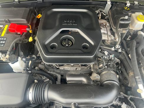 Used 2023 Jeep Wrangler Unlimited w/ Cold Weather Group image 10