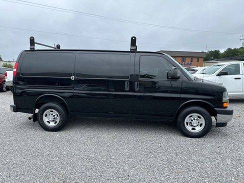 Used 2017 Chevrolet Express 2500 image 7