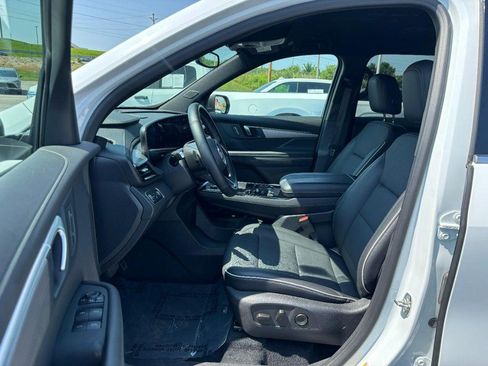 Used 2026 Buick Enclave Preferred AWD/4WD image 9