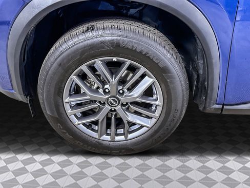 Used 2023 Nissan Rogue S image 38