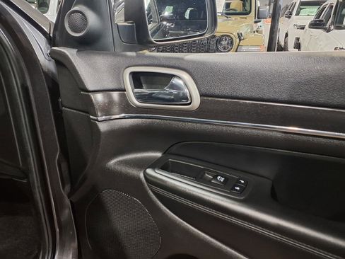 Used 2018 Jeep Grand Cherokee Limited image 24
