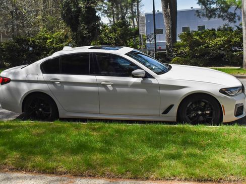 Used 2022 BMW 530i xDrive w/ M Sport Package AWD/4WD image 10