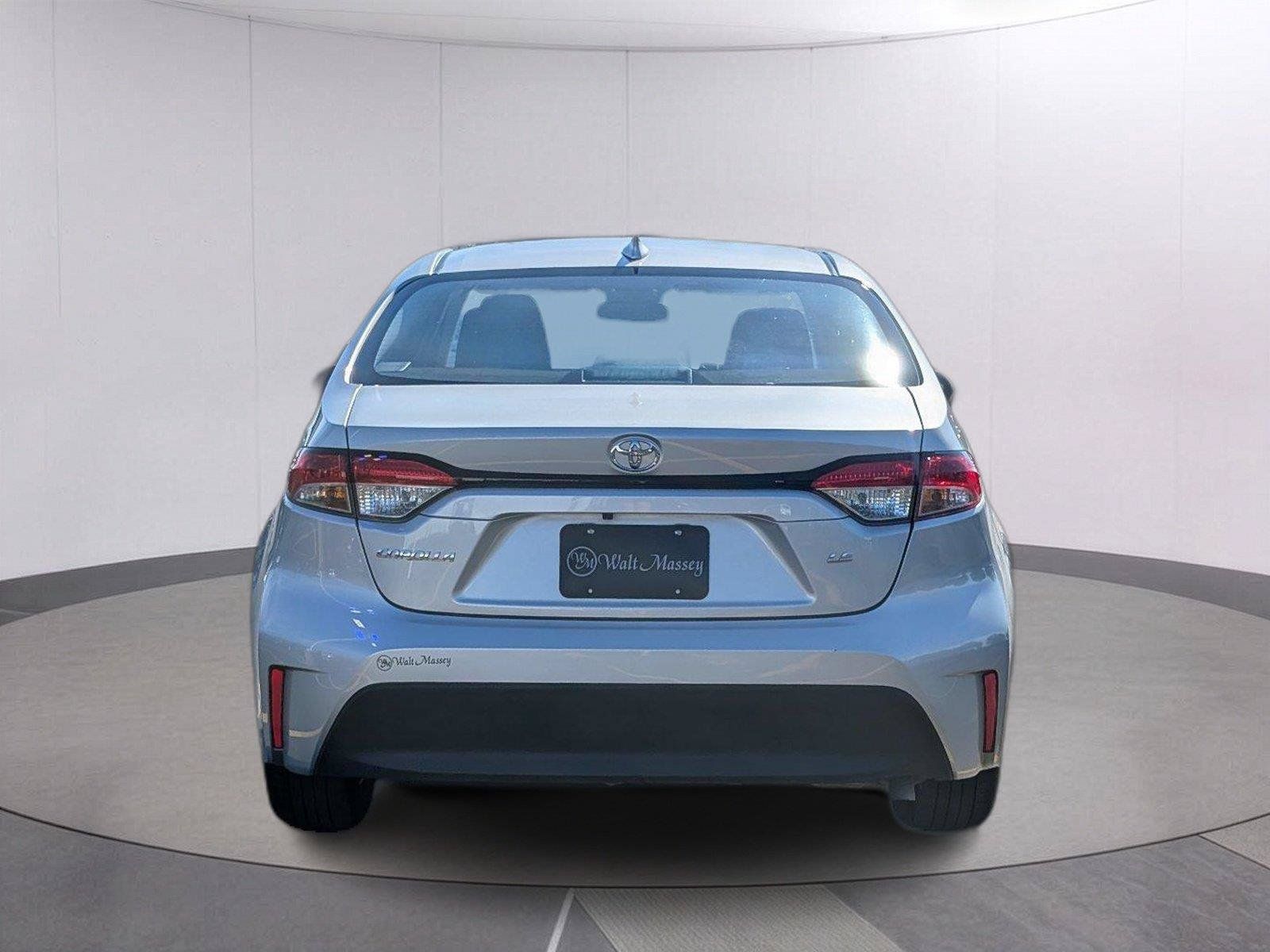 Used 2025 Toyota Corolla LE FWD image 4
