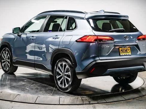 Certified 2023 Toyota Corolla Cross XLE image 3