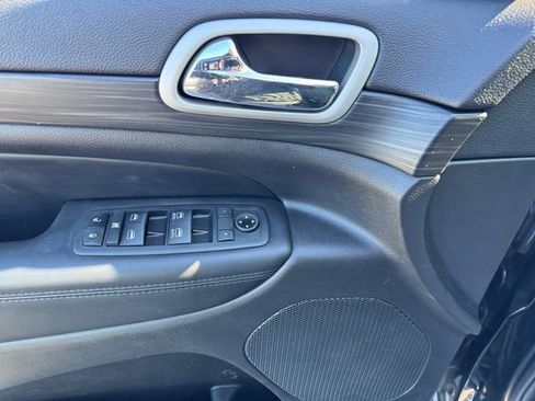 Certified 2021 Jeep Grand Cherokee Laredo image 14