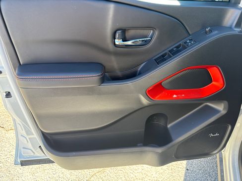 Used 2025 Nissan Frontier PRO-4X w/ Pro Premium Package image 10