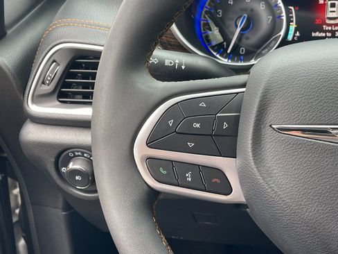 Used 2023 Chrysler Pacifica Pinnacle AWD/4WD image 29