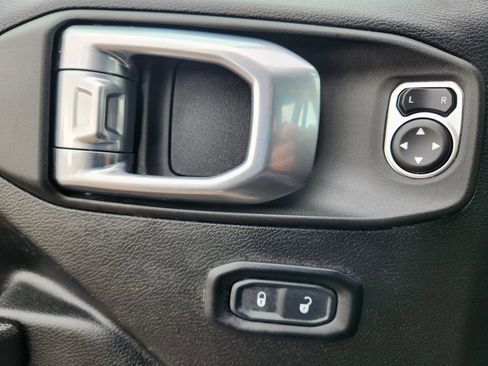 Used 2023 Jeep Gladiator Sport image 8