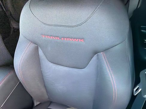 Used 2019 Jeep Renegade Trailhawk AWD/4WD image 29