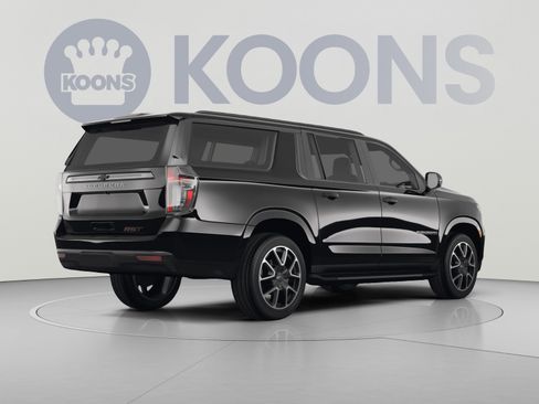 Used 2022 Chevrolet Suburban LT w/ Luxury Package AWD/4WD image 4