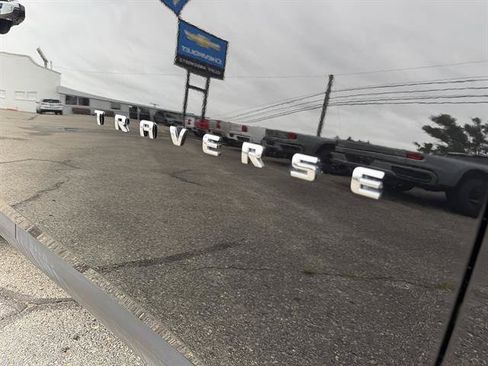 Used 2023 Chevrolet Traverse LT w/ LT Premium Package AWD/4WD image 13