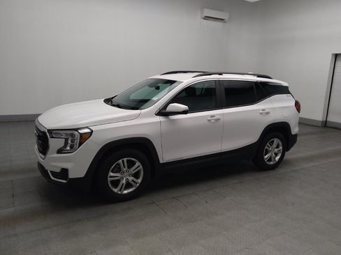 Used 2022 GMC Terrain SLE w/ Driver Convenience Package FWD image 2