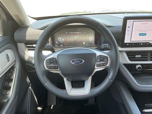 Certified 2025 Ford Explorer Active RWD image 9