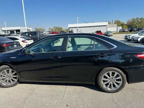 Used 2015 Toyota Camry XLE w/ Moonroof Package image 4