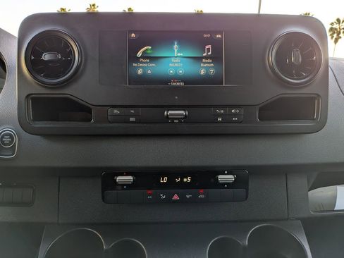 Used 2020 Mercedes-Benz Sprinter 2500 image 14