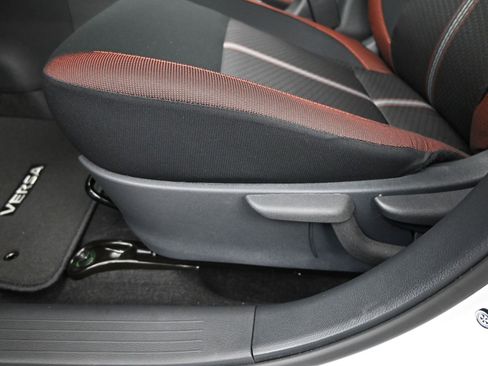 New 2025 Nissan Versa SR w/ Trunk Package image 10