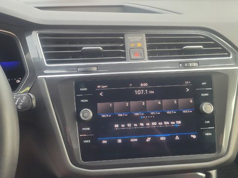 Used 2022 Volkswagen Tiguan SE image 17