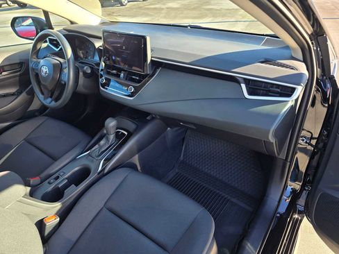 Used 2025 Toyota Corolla LE image 12