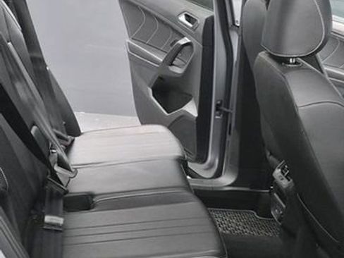 Used 2023 Volkswagen Tiguan SE R-Line image 12