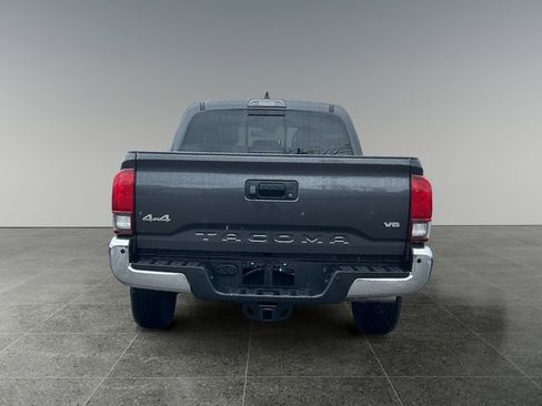 Used 2020 Toyota Tacoma SR5 AWD/4WD image 6