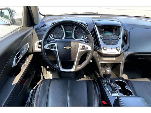 Used 2017 Chevrolet Equinox Premier w/ Enhanced Convenience Package AWD/4WD image 5