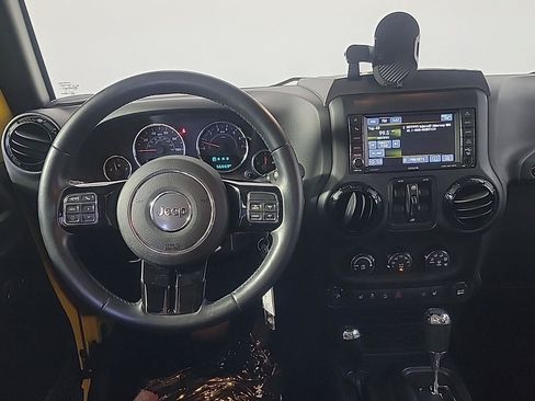 Used 2015 Jeep Wrangler Unlimited Sahara AWD/4WD image 18