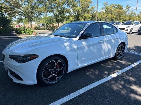 Used 2024 Alfa Romeo Giulia Veloce AWD/4WD image 2