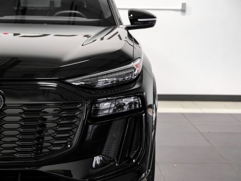 Used 2025 Audi SQ6 e-tron Premium w/ Convenience Package image 44