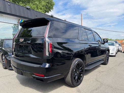 Used 2022 Cadillac Escalade ESV Luxury AWD/4WD image 3