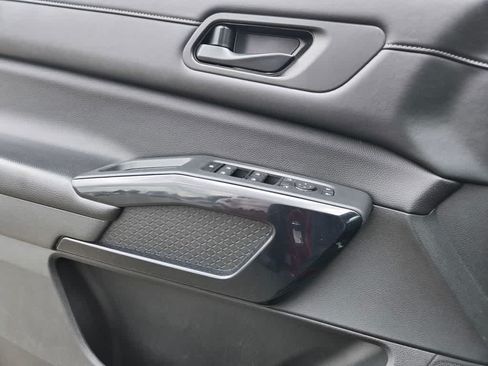 Used 2024 Nissan Pathfinder SV FWD image 19