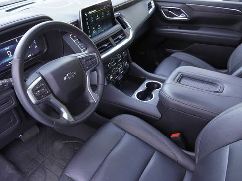 Used 2023 Chevrolet Tahoe Z71 w/ Luxury Package AWD/4WD image 9