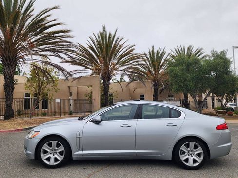 Used 2010 Jaguar XF Luxury RWD image 6