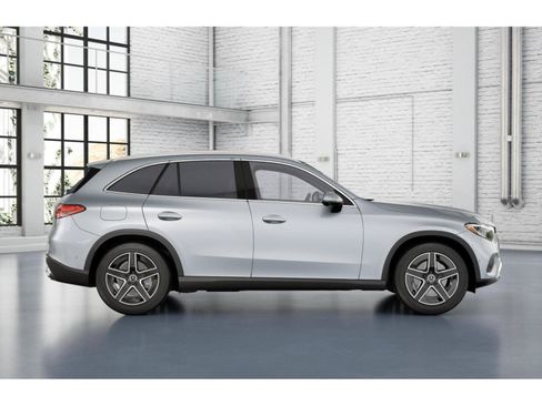 Used 2026 Mercedes-Benz GLC 300 4MATIC image 2