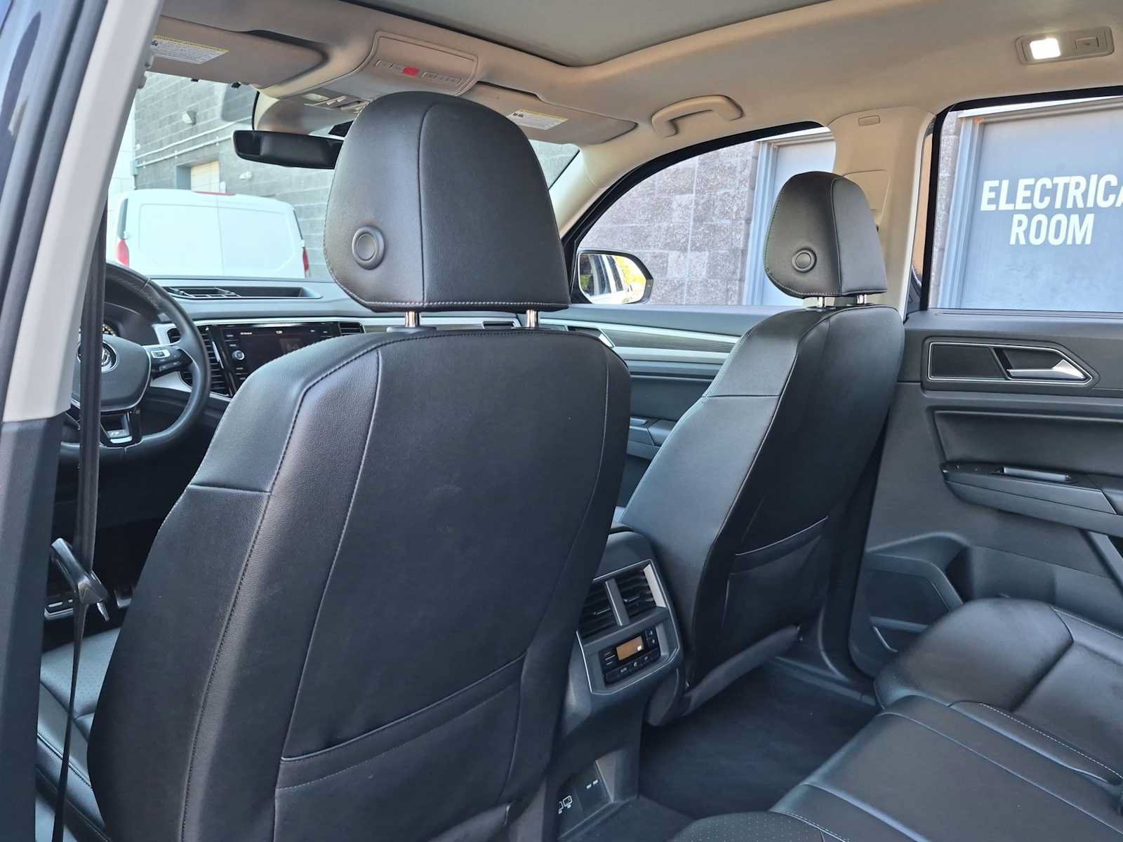 Used 2019 Volkswagen Atlas SEL R-Line AWD/4WD image 18
