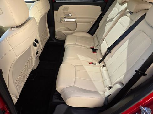 Used 2021 Mercedes-Benz GLB 250 image 14