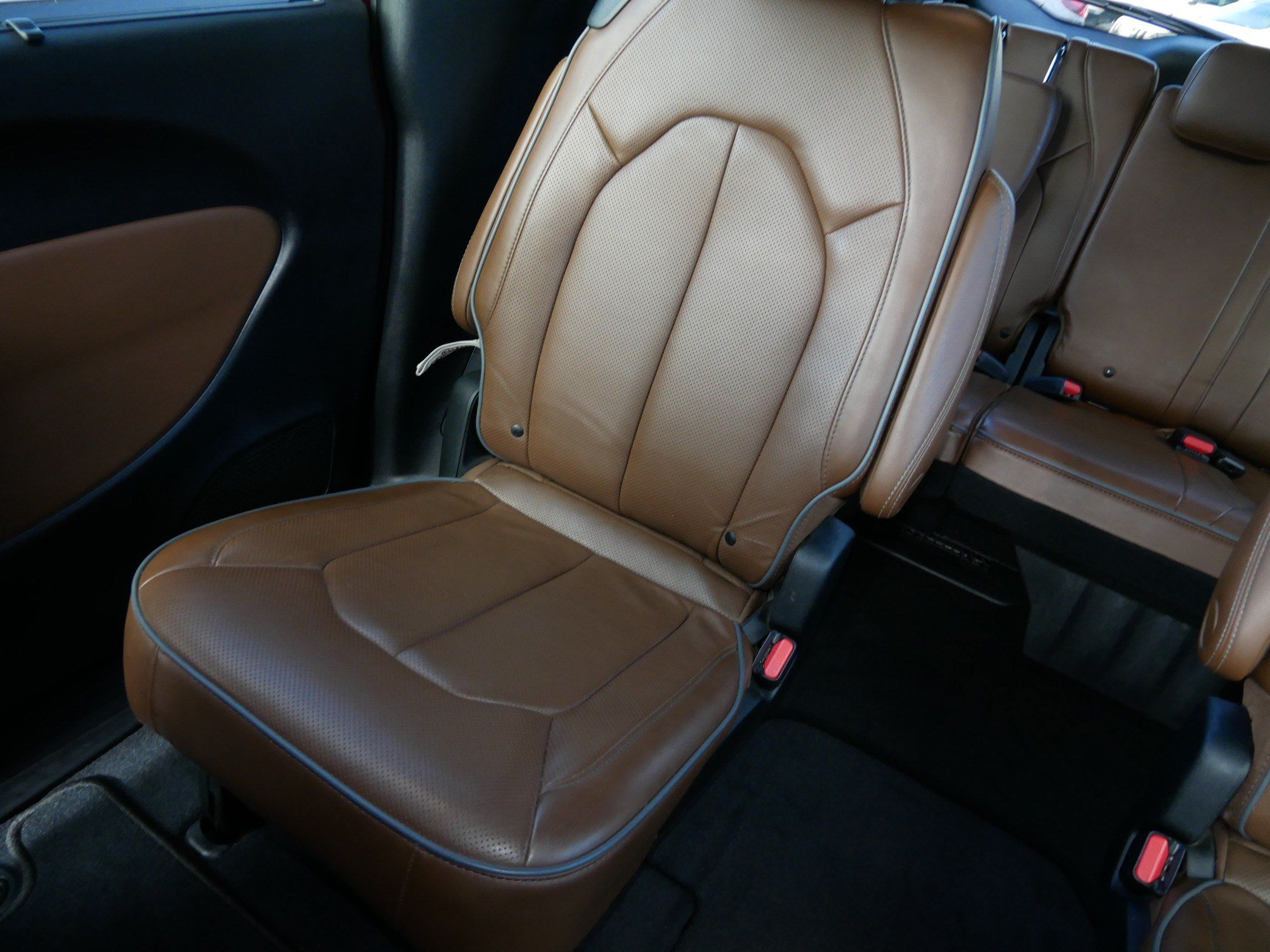 Used 2021 Chrysler Pacifica Limited w/ Uconnect Theater Family Group AWD/4WD image 12