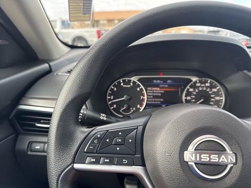 Used 2025 Nissan Altima 2.5 SV image 8