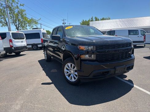 Used 2020 Chevrolet Silverado 1500 Custom w/ Custom Value Package AWD/4WD image 1