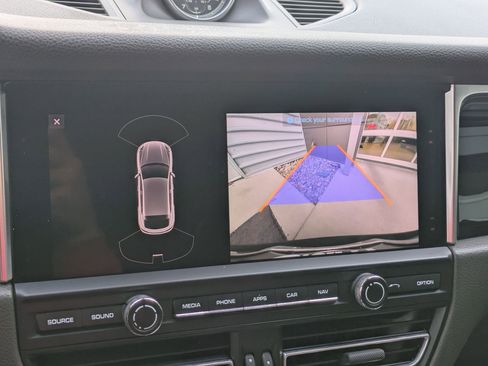 Used 2020 Porsche Macan S image 23