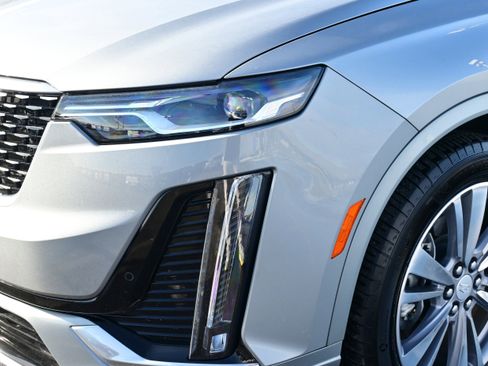 Used 2025 Cadillac XT6 Premium Luxury image 12