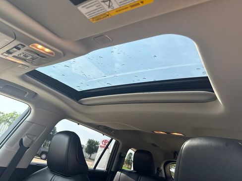Used 2023 Toyota Highlander XLE AWD/4WD image 9