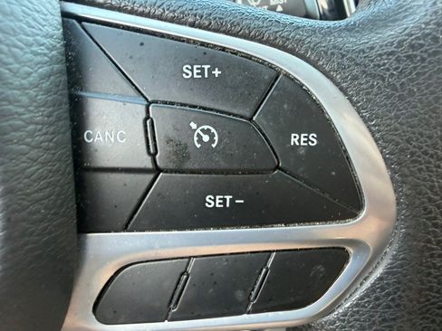 Used 2020 Chrysler Voyager L FWD image 20