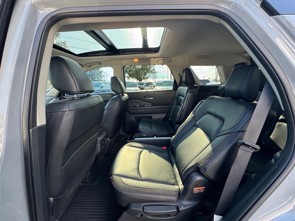 Certified 2024 Nissan Pathfinder SL w/ SL Premium Package FWD image 12