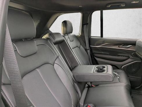 Used 2026 Jeep Grand Cherokee Limited AWD/4WD image 15